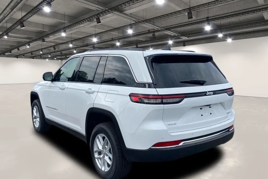 2025 Jeep Grand Cherokee Laredo X photo 1