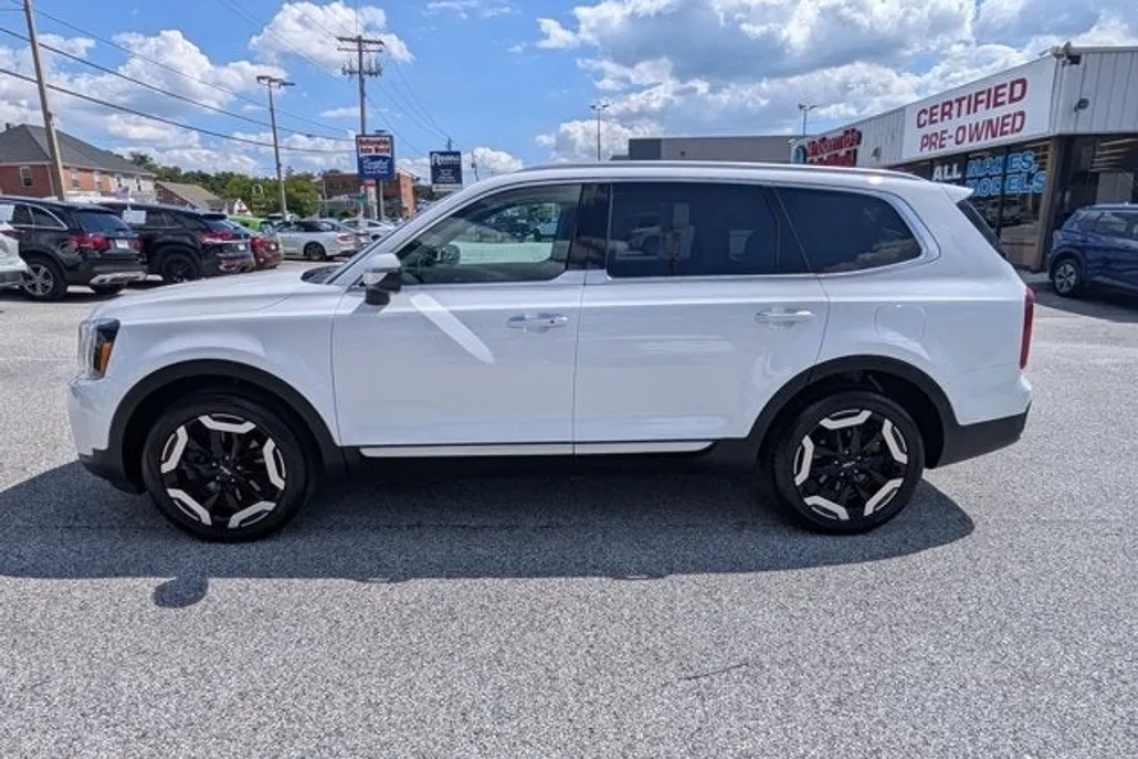 2024 Kia Telluride S photo 1