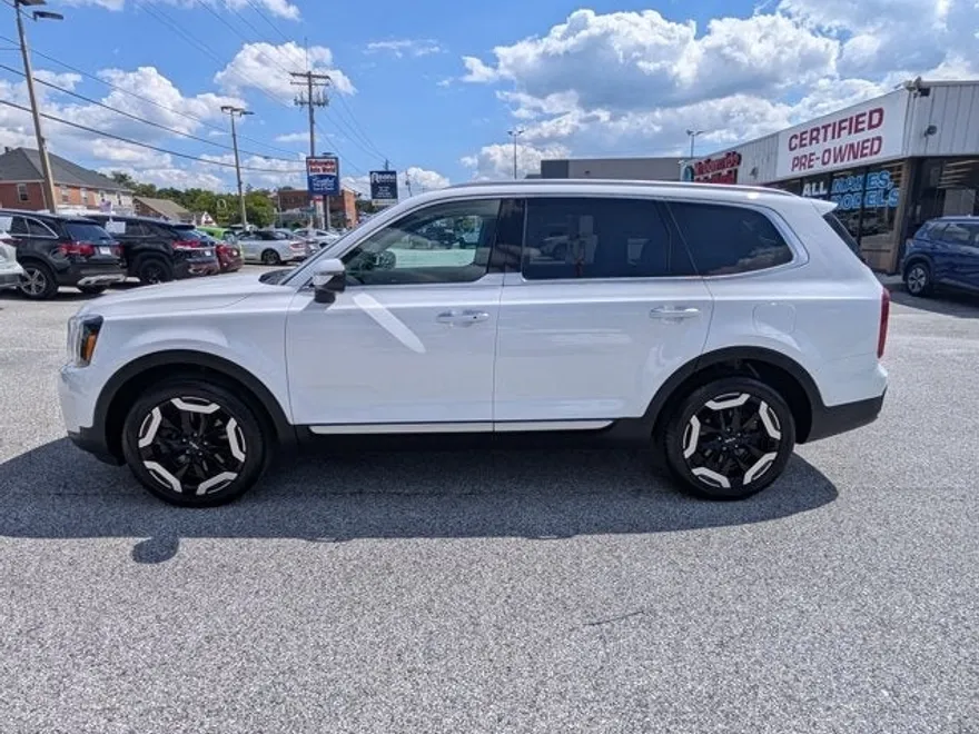 2024 Kia Telluride S photo 1