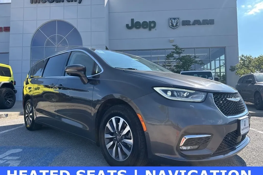 2022 Chrysler Pacifica Hybrid Touring L photo 1