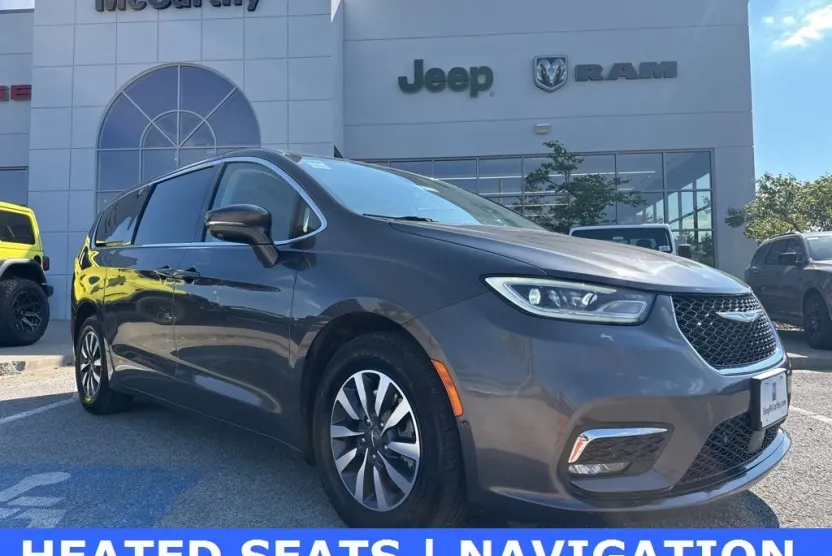 2022 Chrysler Pacifica Hybrid Touring L photo 1