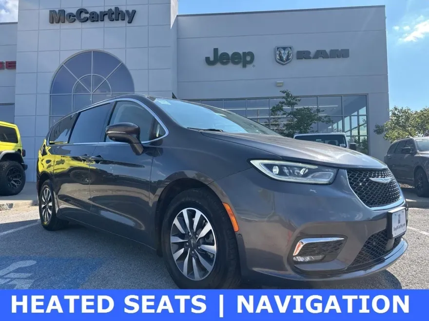 2022 Chrysler Pacifica Hybrid Touring L photo 1