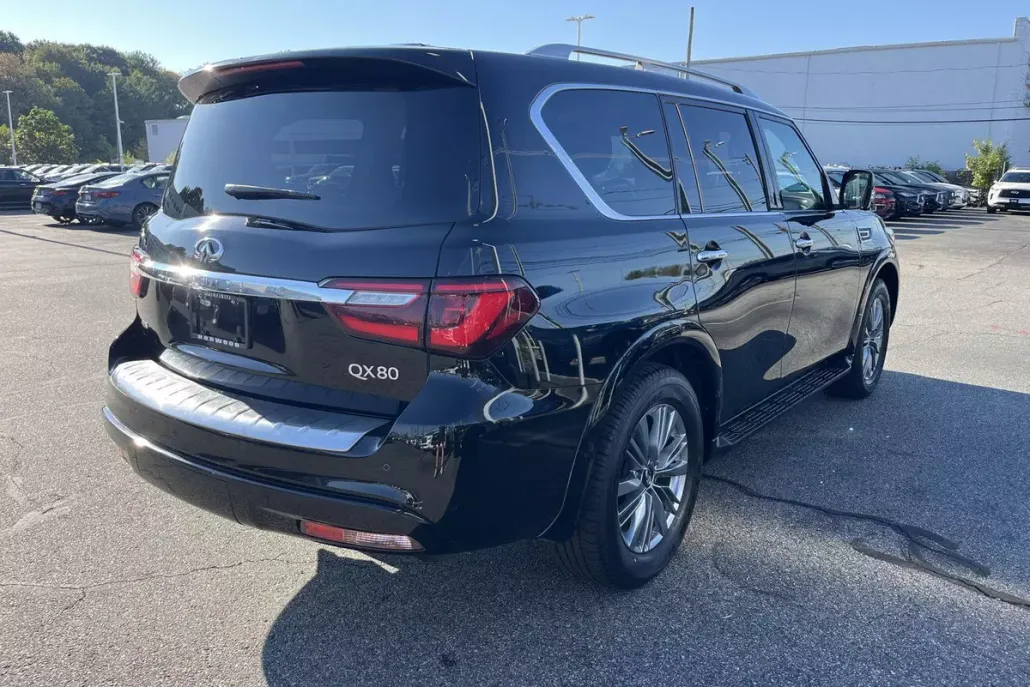 2022 Infiniti QX80 Luxe photo 1