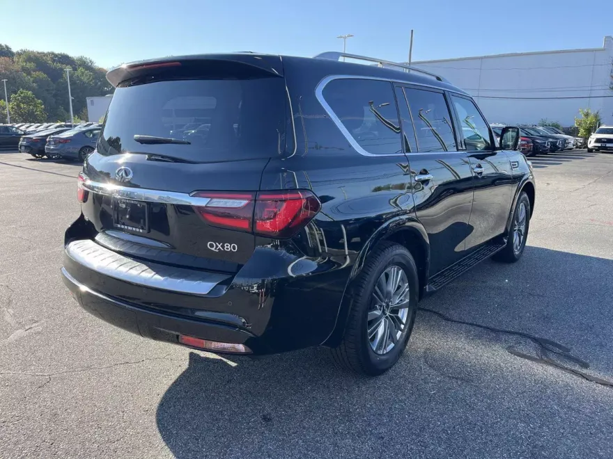 2022 Infiniti QX80 Luxe photo 1