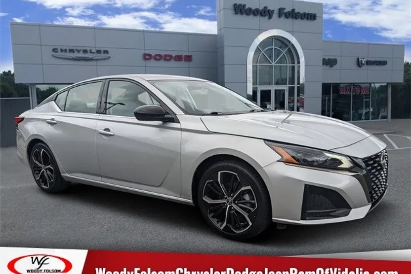 2024 Nissan Altima 2.5 SR photo 1