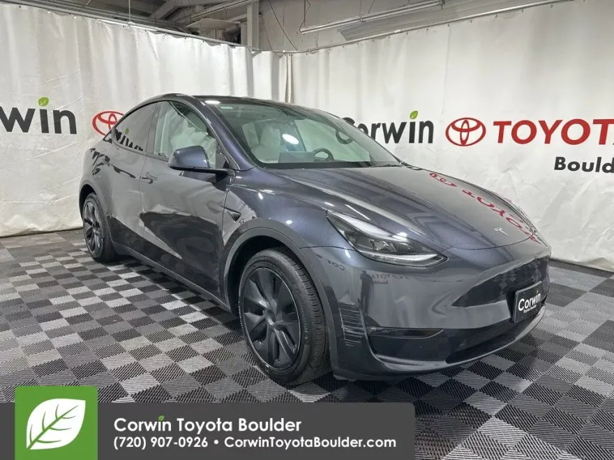 2024 Tesla Model Y Long Range photo 1
