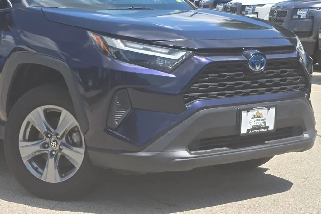 2022 Toyota RAV4 Hybrid XLE photo 1