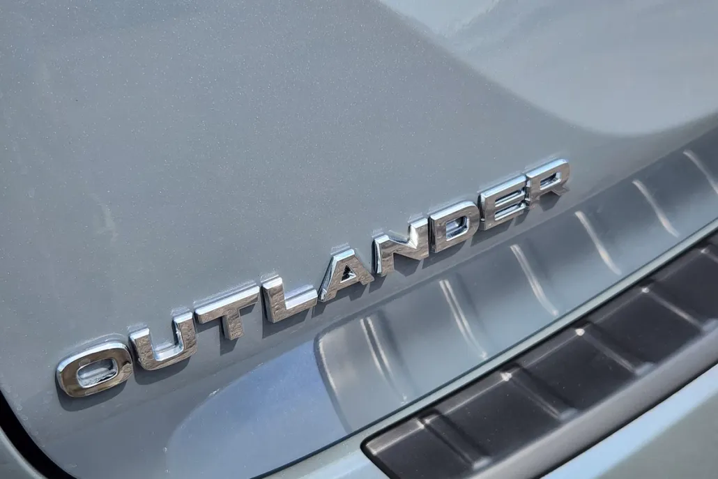 2025 Mitsubishi Outlander SE Ralliart photo 1