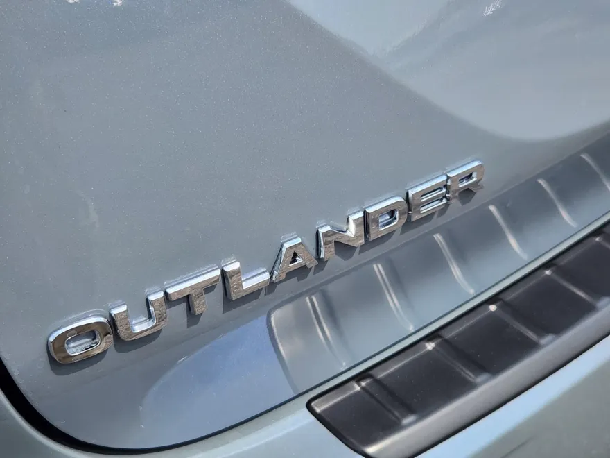 2025 Mitsubishi Outlander SE Ralliart photo 1