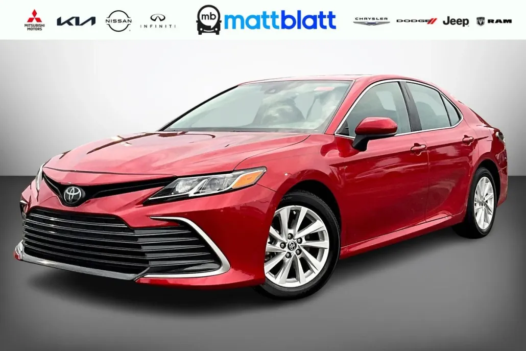 2023 Toyota Camry LE photo 1