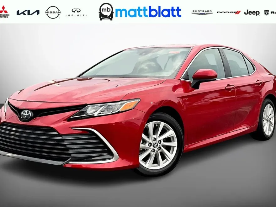 2023 Toyota Camry LE photo 1