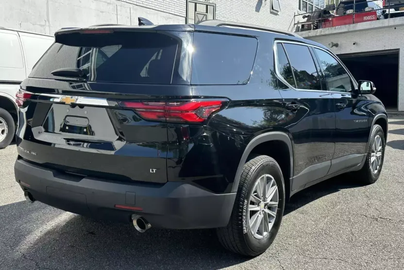 2023 Chevrolet Traverse 1LT photo 1