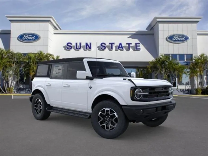 2025 Ford Bronco Outer Banks photo 1