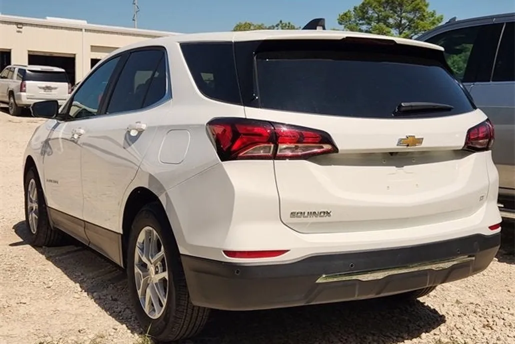 2023 Chevrolet Equinox LT photo 1