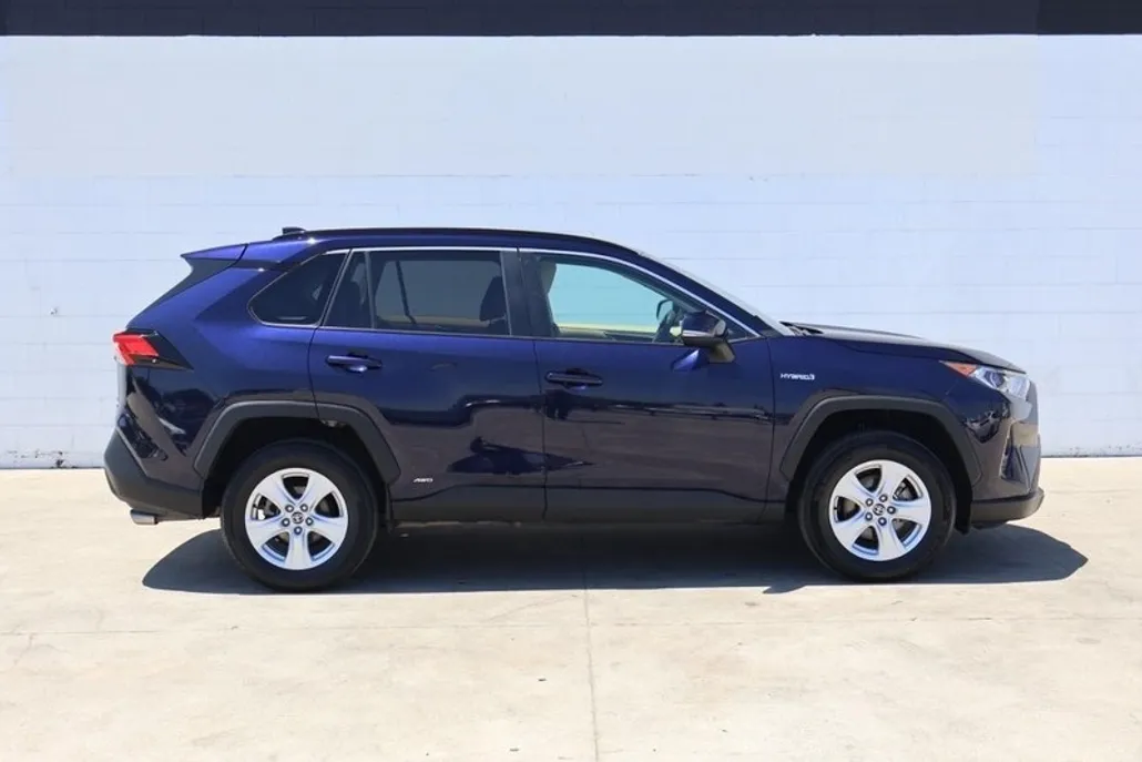 2021 Toyota RAV4 Hybrid XLE photo 1