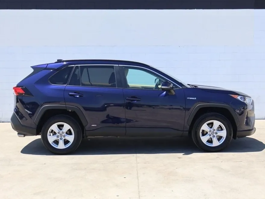 2021 Toyota RAV4 Hybrid XLE photo 1