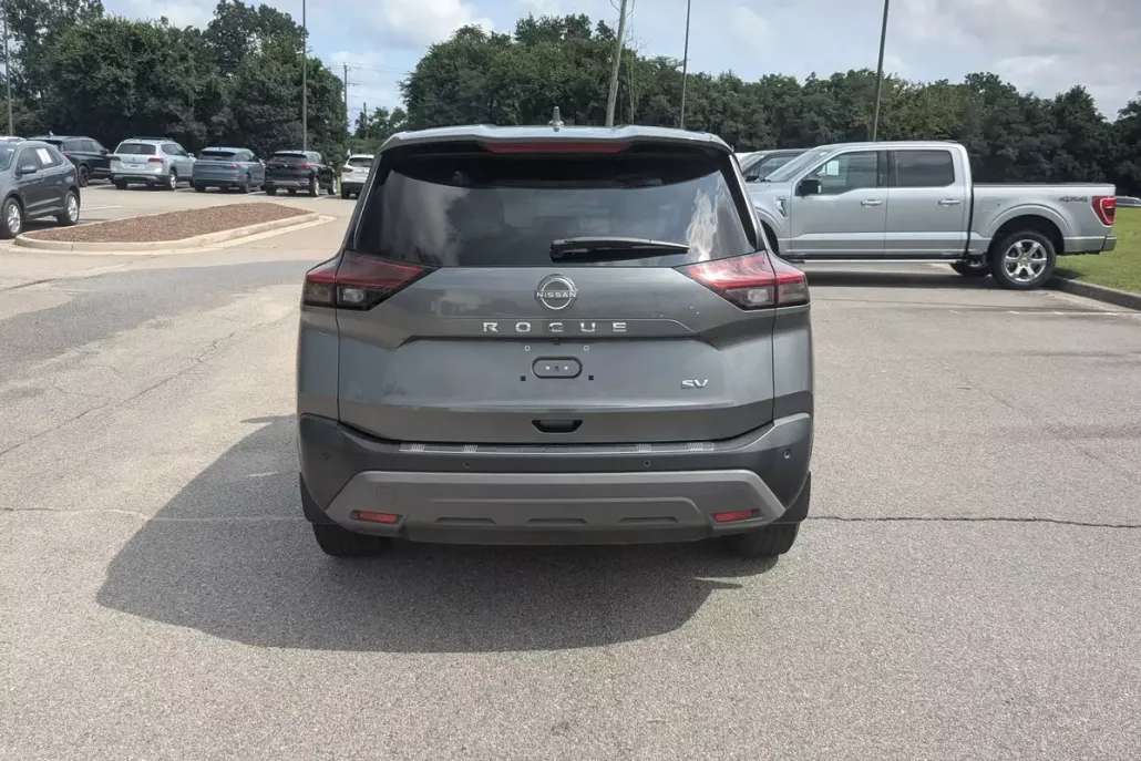 2022 Nissan Rogue SV photo 1