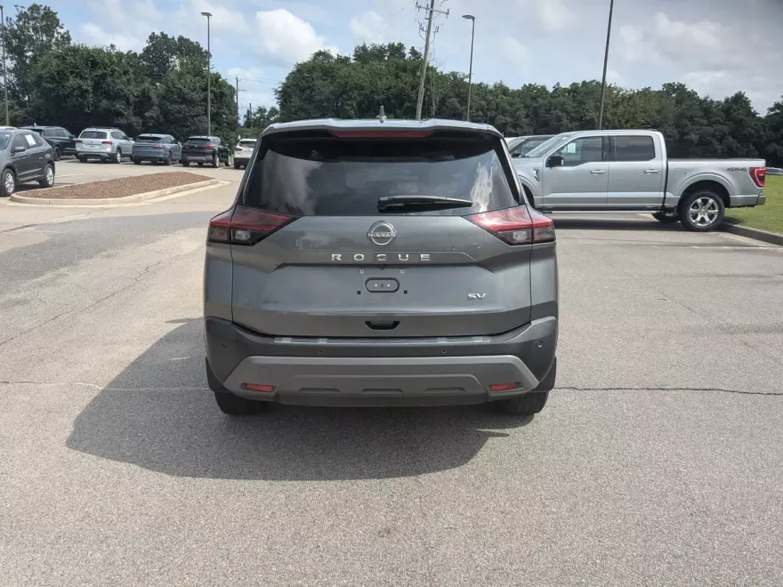 2022 Nissan Rogue SV photo 1