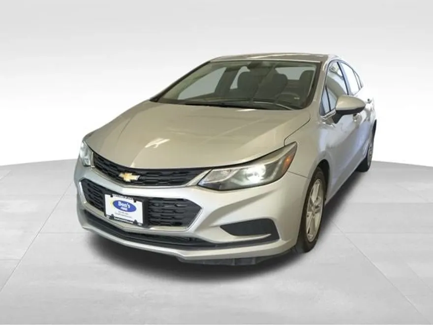 2018 Chevrolet Cruze LT photo 1