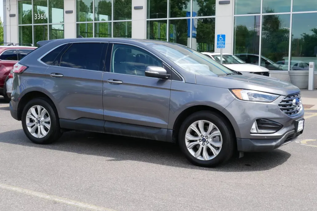 2022 Ford Edge Titanium photo 1