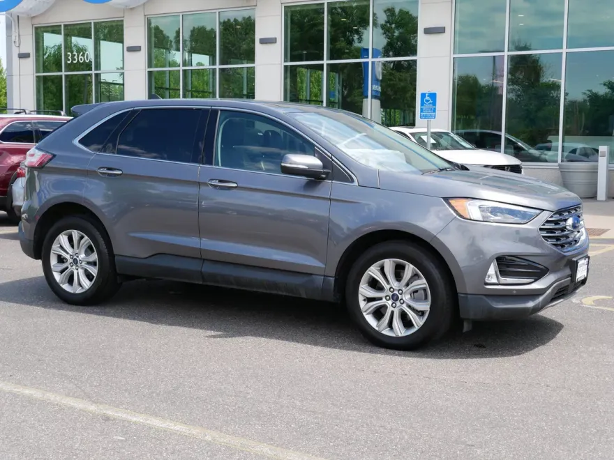 2022 Ford Edge Titanium photo 1