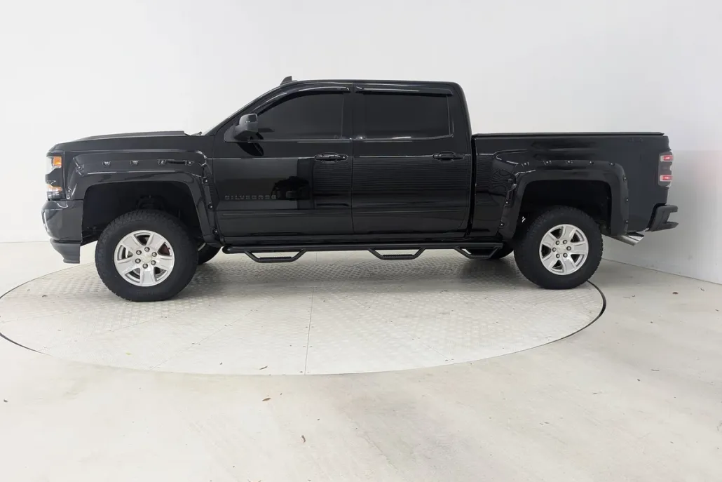 2018 Chevrolet Silverado 1500 LT photo 1