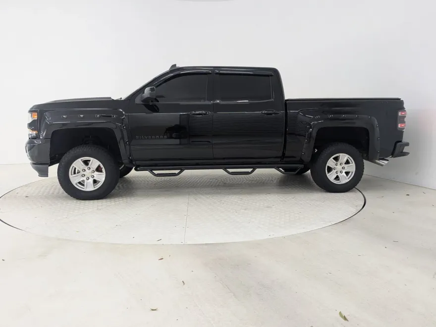 2018 Chevrolet Silverado 1500 LT photo 1