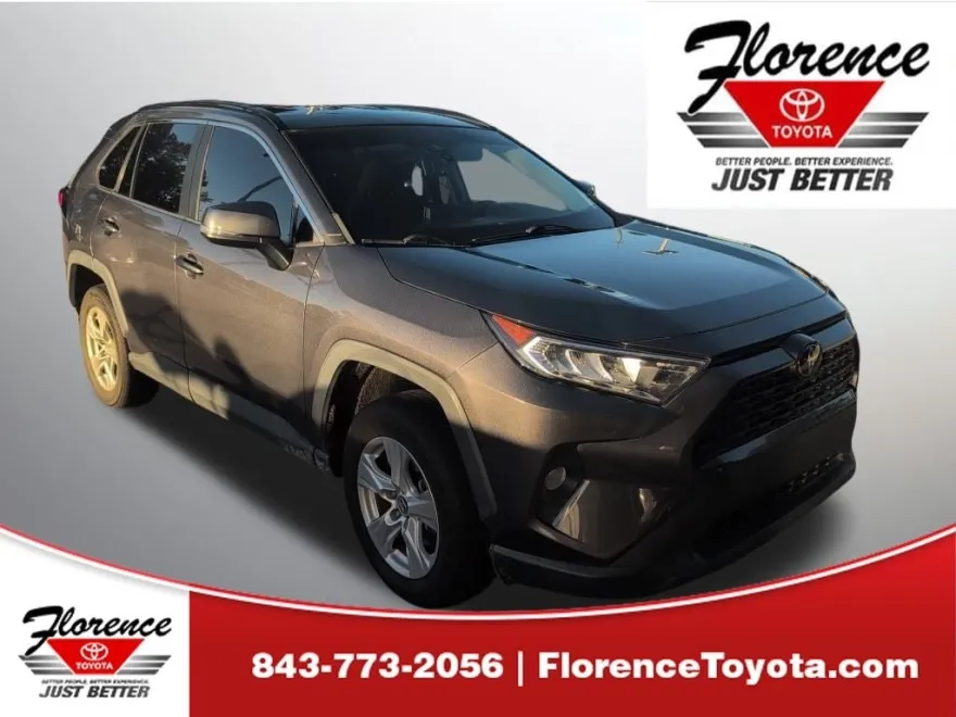 2021 Toyota RAV4 XLE photo 1
