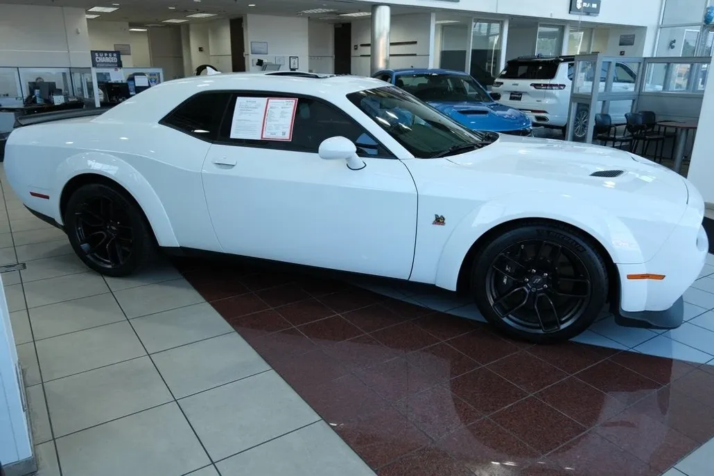 2022 Dodge Challenger R/T Scat Pack Widebody photo 1