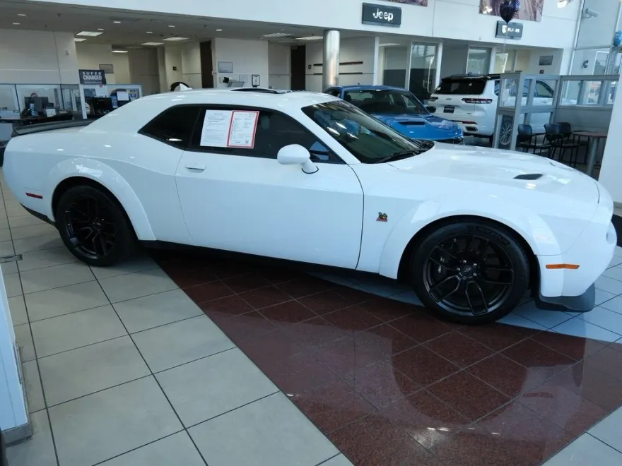 2022 Dodge Challenger R/T Scat Pack Widebody photo 1