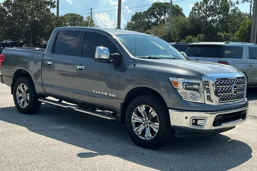 2019 Nissan Titan SL photo 1