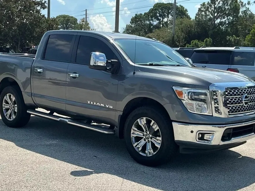 2019 Nissan Titan SL photo 1