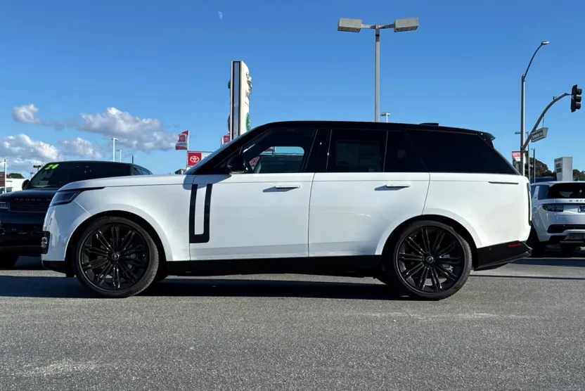 2025 Land Rover Range Rover SE photo 1