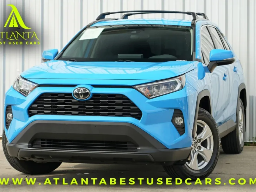 2020 Toyota RAV4 XLE photo 1
