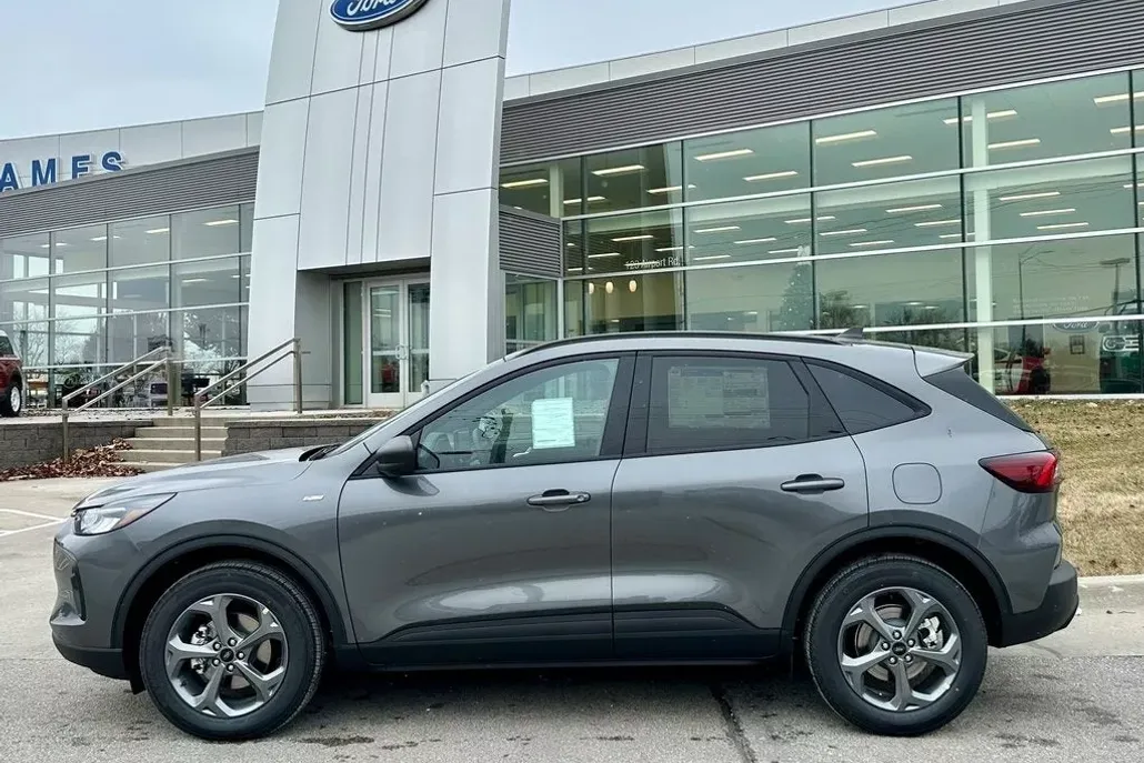 2025 Ford Escape ST-Line photo 1