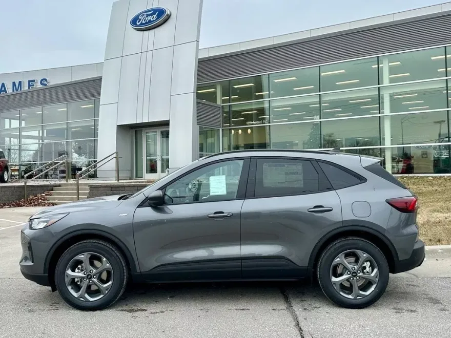 2025 Ford Escape ST-Line photo 1