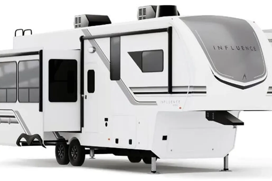 2025 Grand Design Recreational Solitude Wide body photo 1