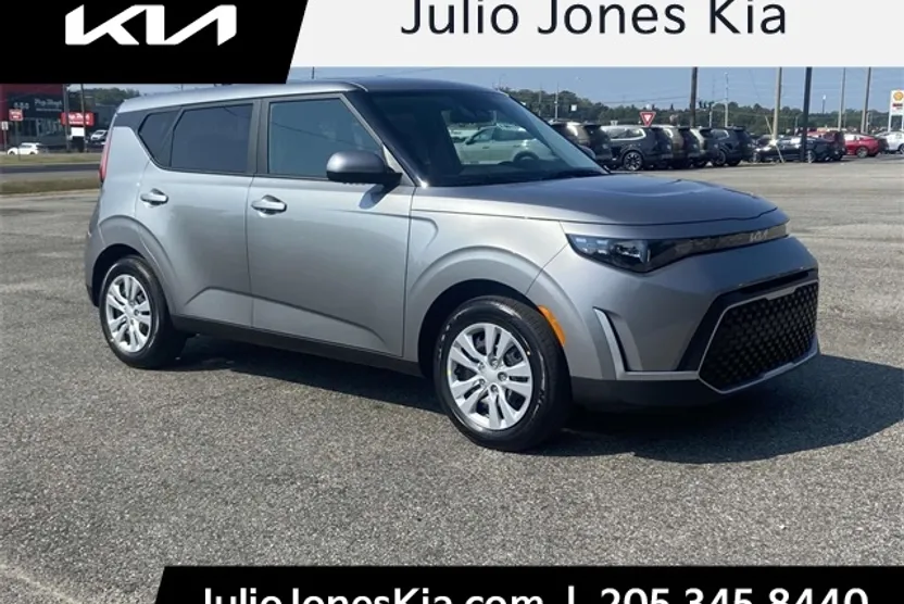 2025 Kia Soul LX photo 1