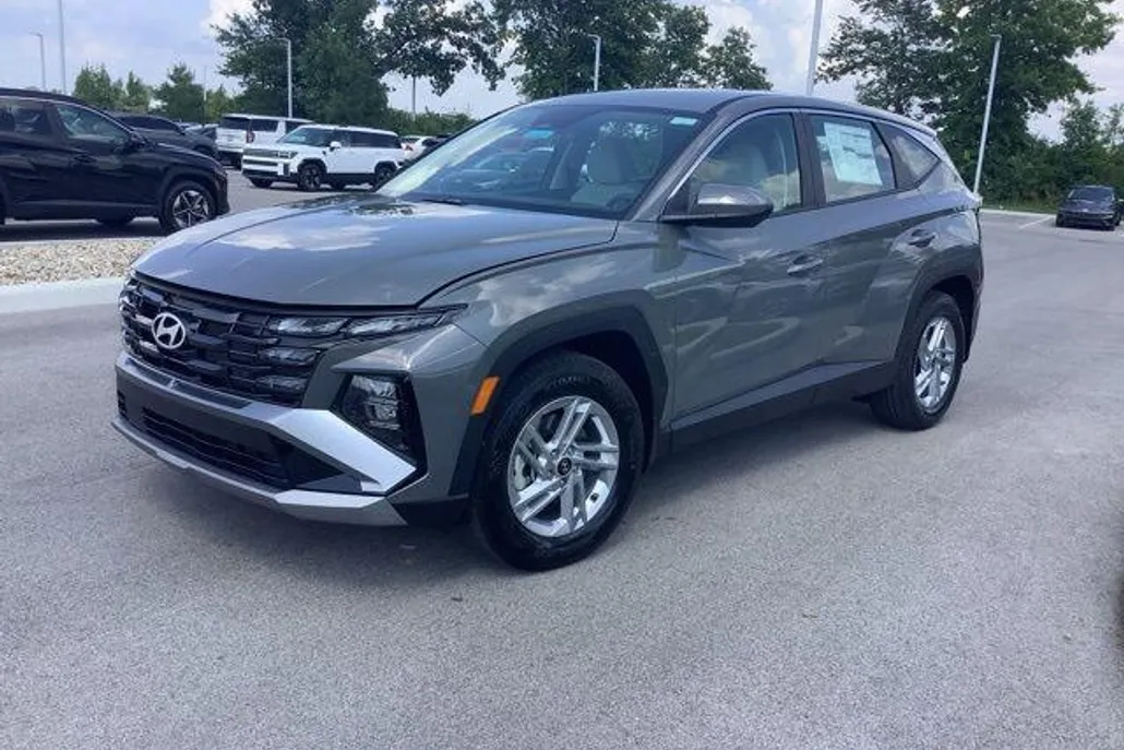 2025 Hyundai Tucson SE photo 1