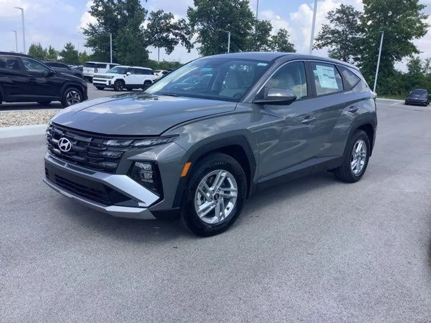 2025 Hyundai Tucson SE photo 1