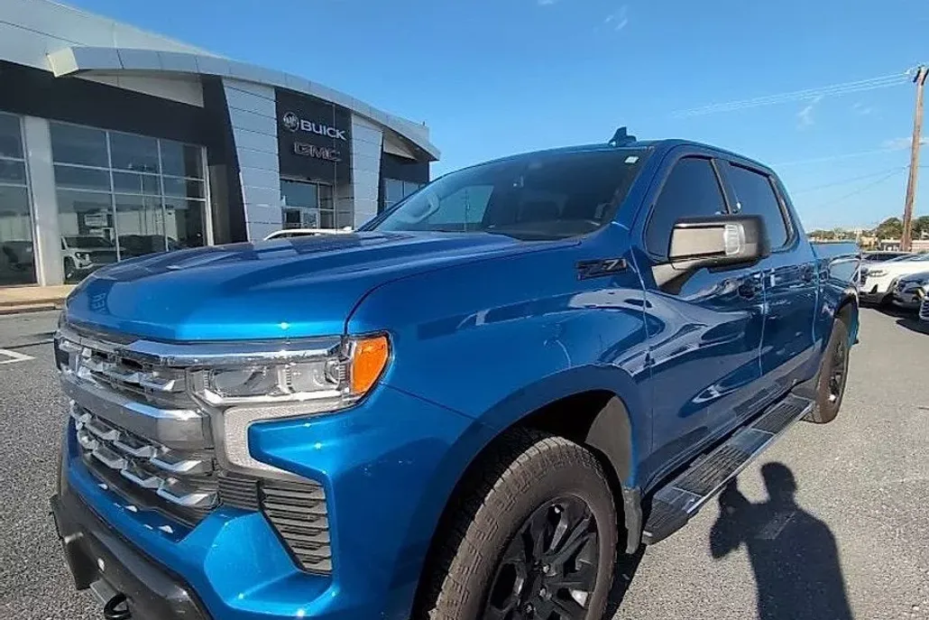 2023 Chevrolet Silverado 1500 LTZ photo 1