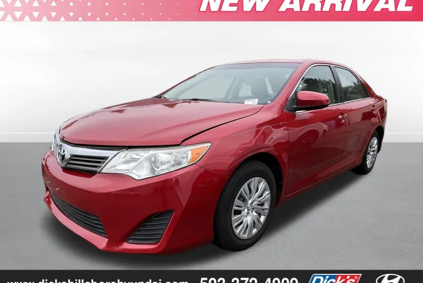 2013 Toyota Camry LE photo 1