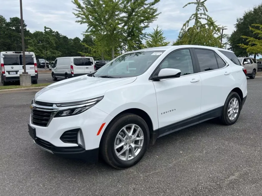 2022 Chevrolet Equinox LT photo 1