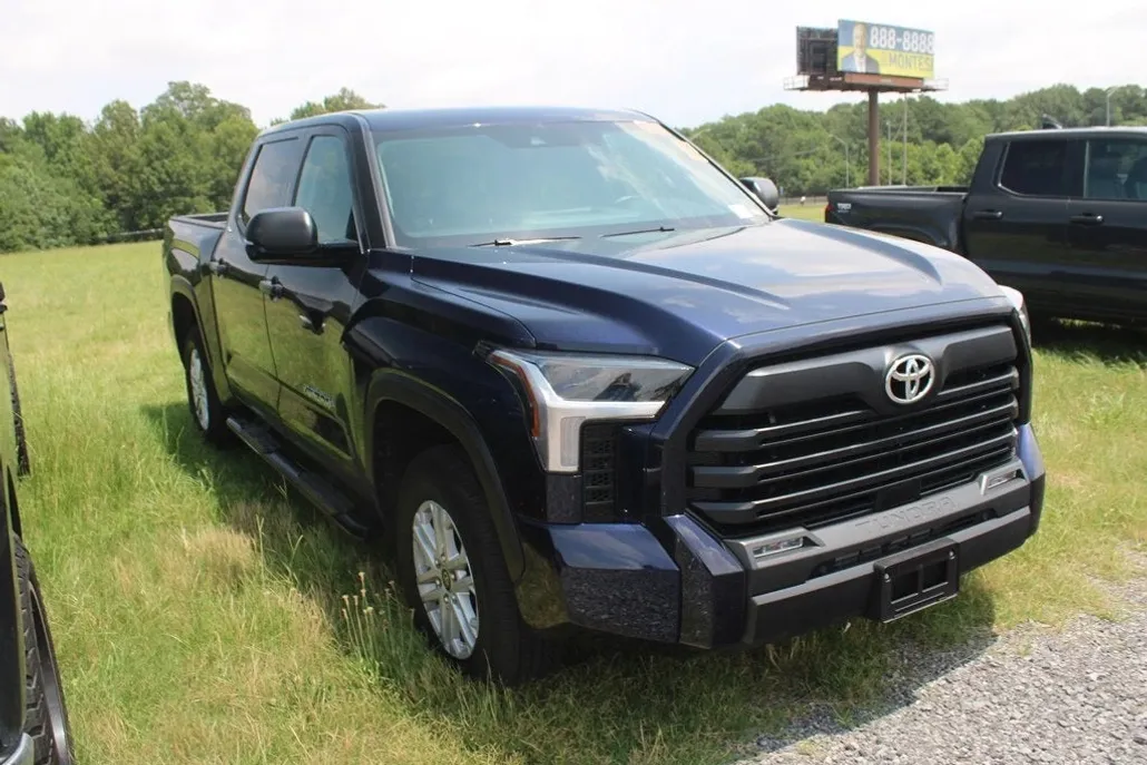 2022 Toyota Tundra SR5 CrewMax photo 1