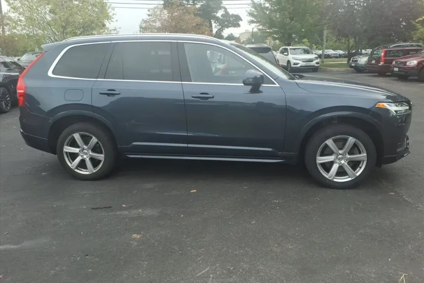 2023 Volvo XC90 B5 AWD Core photo 1