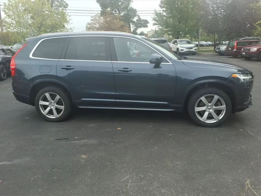 2023 Volvo XC90 B5 AWD Core photo 1