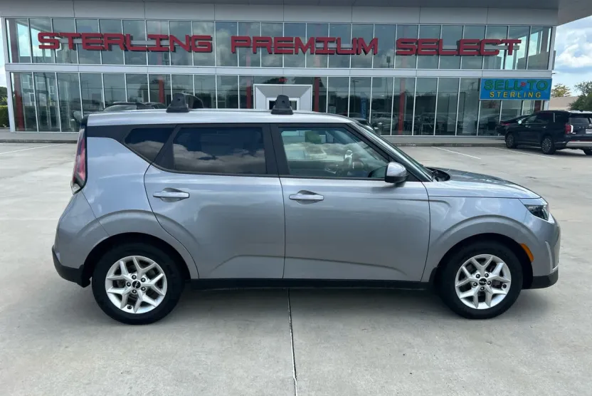 2023 Kia Soul LX photo 1