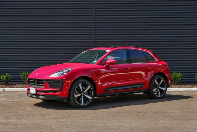2025 Porsche Macan T photo 1