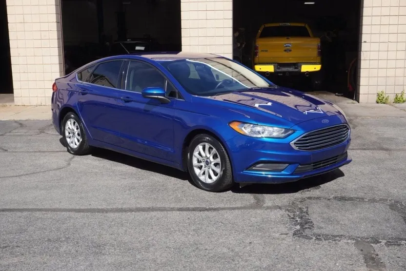 2018 Ford Fusion S photo 1