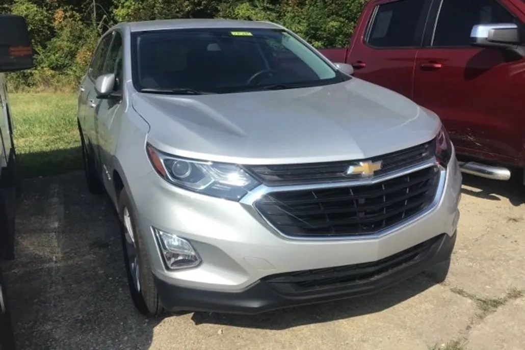 2020 Chevrolet Equinox LT photo 1